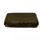 Bloc de résine CBD 44% OG Brown 100g, couleur marron foncé, forme rectangulaire compacte