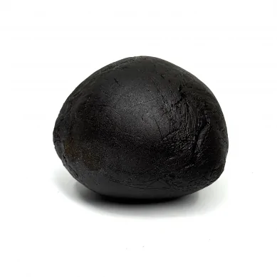 Boule noire de résine CBD Charas Limoncello, texture rugueuse, fond blanc