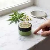 Baume à lèvres au chanvre BIO – Soin réparateur, 25 g Palacio : application sur les lèvres