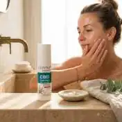 Crème Visage CBD & Acide Hyaluronique, 30 ml Cannabellum : texture de la crème