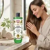Shampoing doux au chanvre – Nutrition & Hydratation, 500 ml Palacio : application sur les cheveux