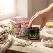 Crème Visage Anti-Âge au Cannabis - CBD & Chanvre, 50 ml Palacio : texture de la crème