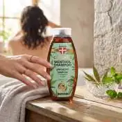 Shampoing 2 en 1 au chanvre et menthol – Fraîcheur intense Palacio : application sur les cheveux