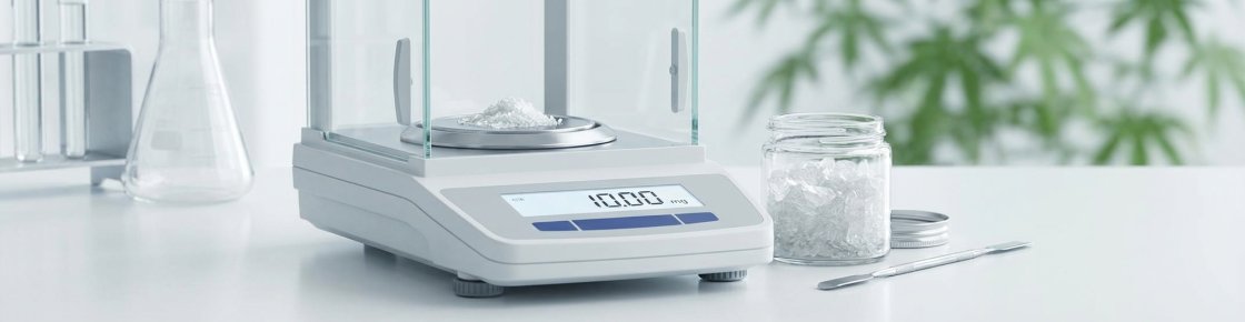 Balance de précision pour doser les cristaux de CBD au milligramme